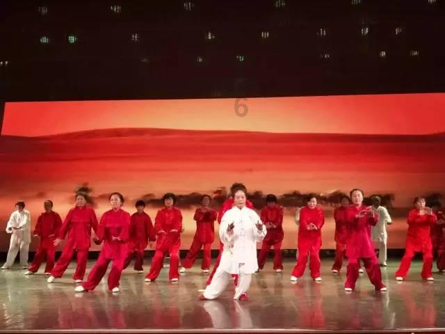 白球进黑洞选关版