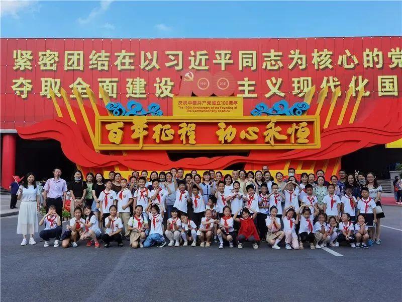 徐麟参加黔西南代表团审议