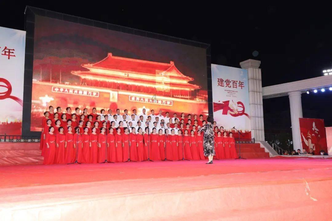 父母爱情作为一部90年代的家庭剧,为啥剧中从未有过年的情节呢?