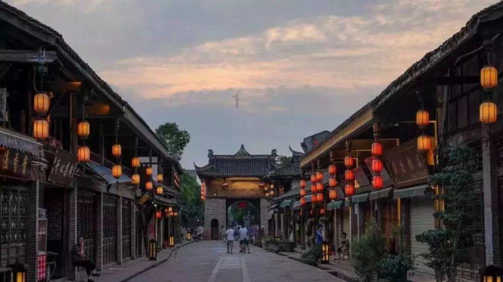 考古队发掘光绪墓，一名军医爬进皇后棺材取文物，爬出后呕吐不止
